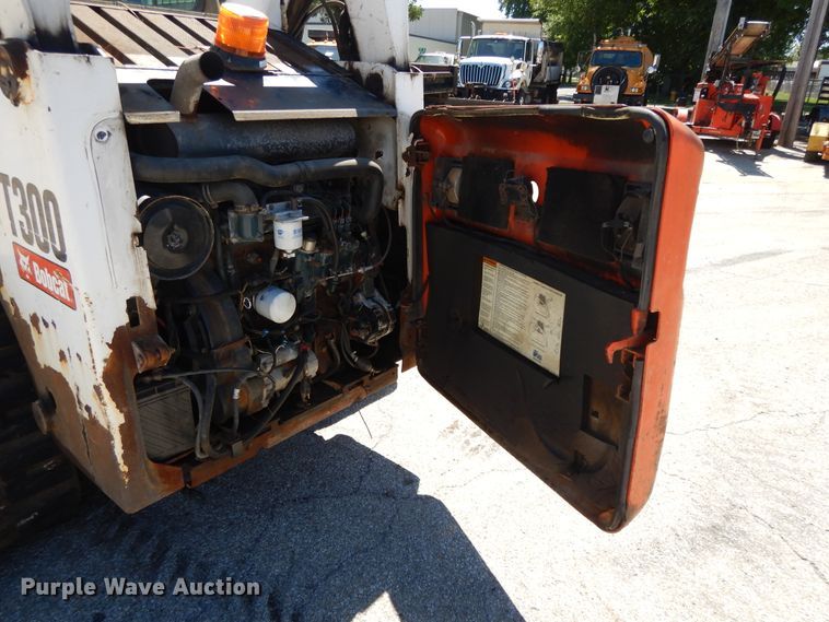 image for item DI7523 2007 Bobcat T300  tracked skid steer loader