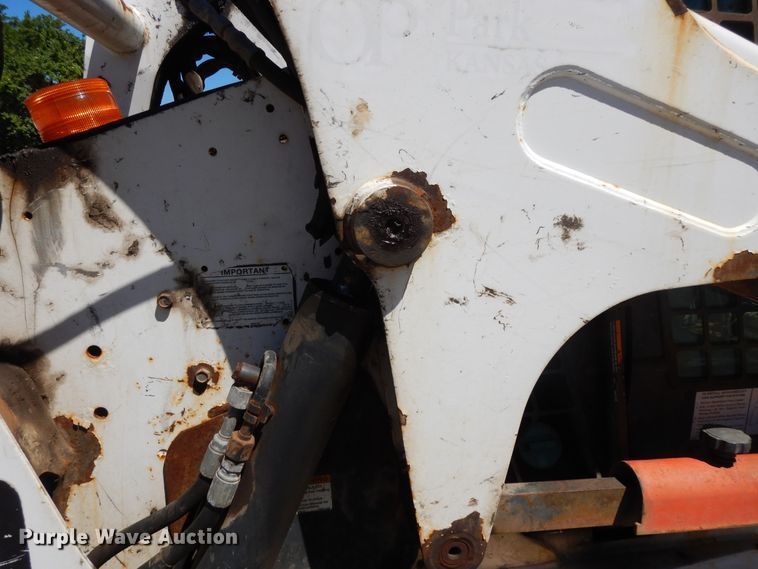 image for item DI7523 2007 Bobcat T300  tracked skid steer loader