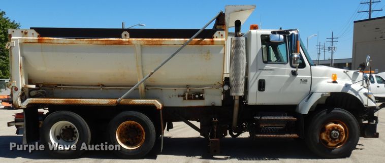 image for item DI7527 2005 International 7400  dump truck