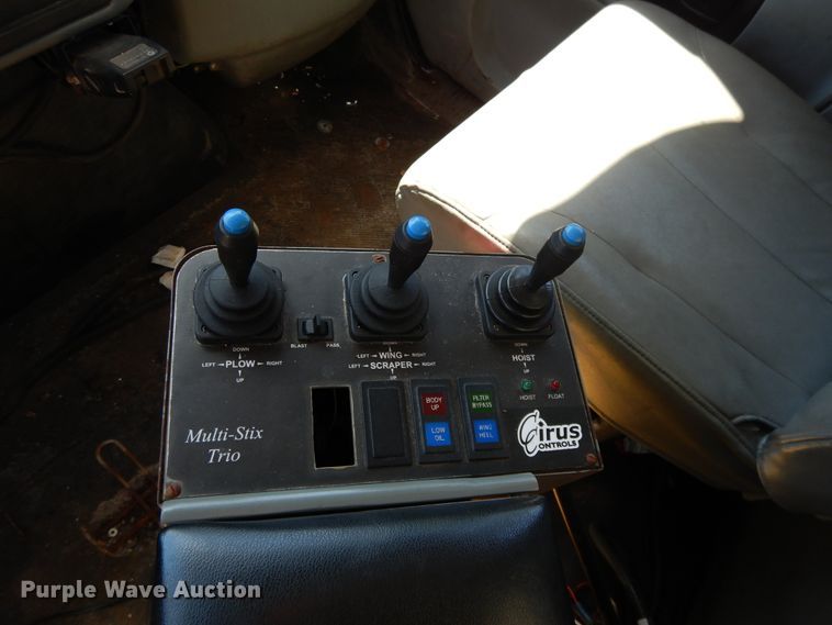 image for item DI7527 2005 International 7400  dump truck