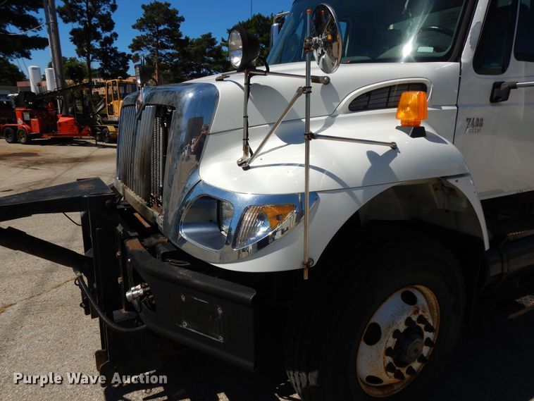 image for item DI7527 2005 International 7400  dump truck