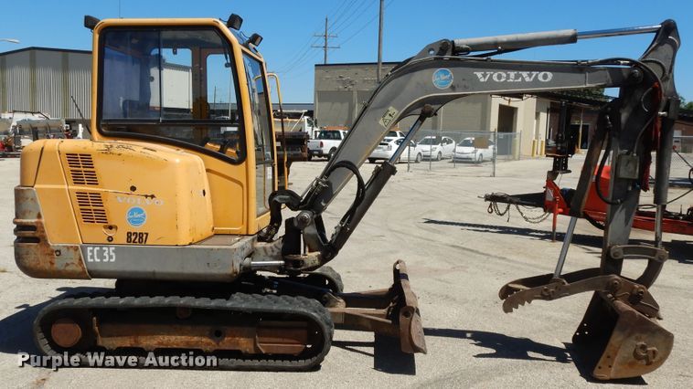 image for item DI7537 2001 Volvo EC35  mini excavator