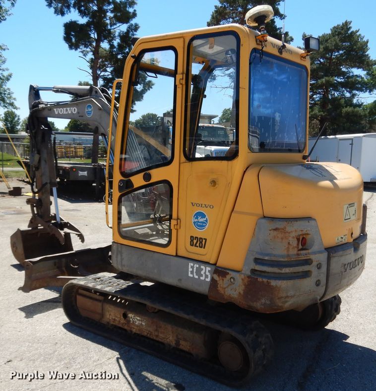 image for item DI7537 2001 Volvo EC35  mini excavator