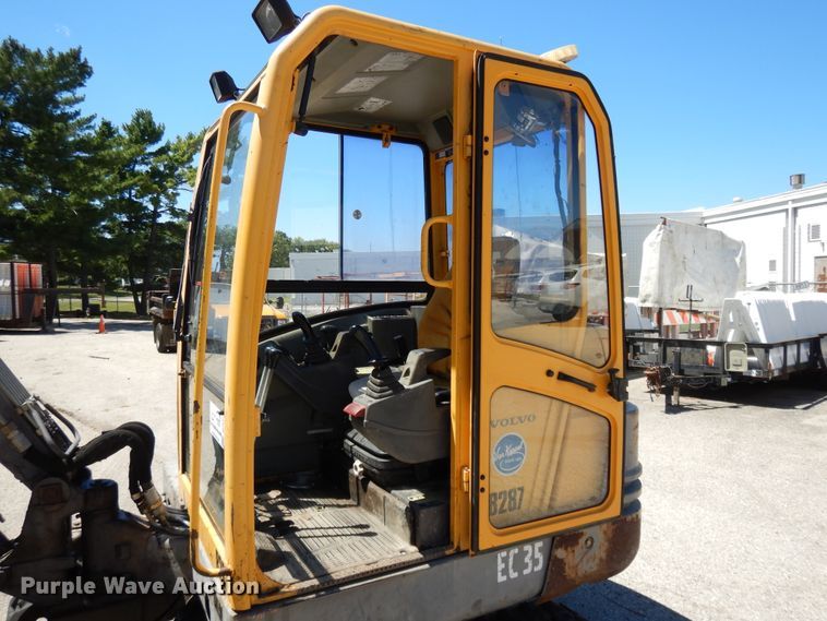 image for item DI7537 2001 Volvo EC35  mini excavator