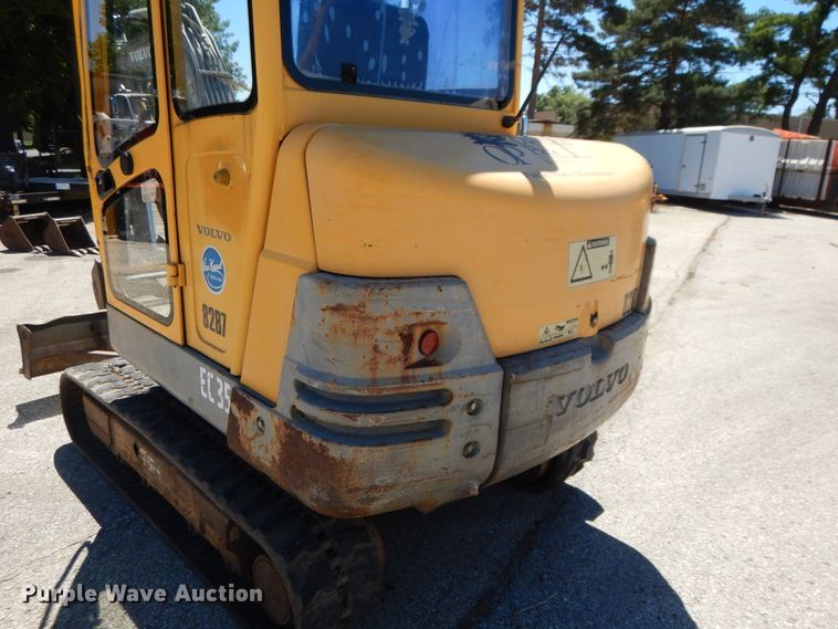 image for item DI7537 2001 Volvo EC35  mini excavator