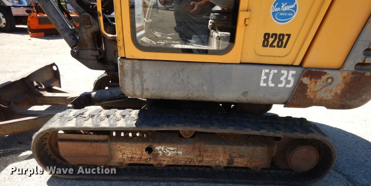 image for item DI7537 2001 Volvo EC35  mini excavator