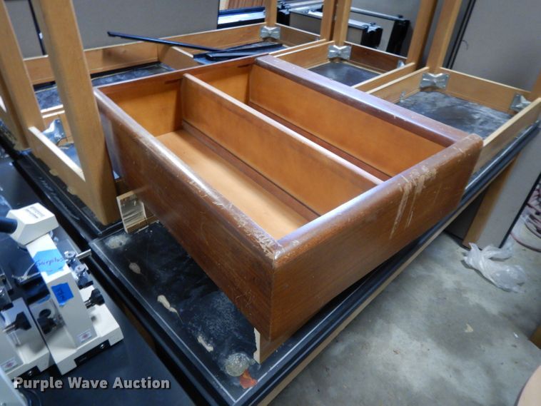 image for item DI8035 (9) lab tables