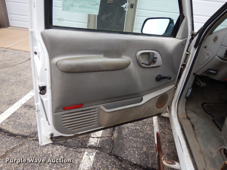 image for item DI8052 1997 Chevrolet Cheyenne 1500  flatbed pickup truck