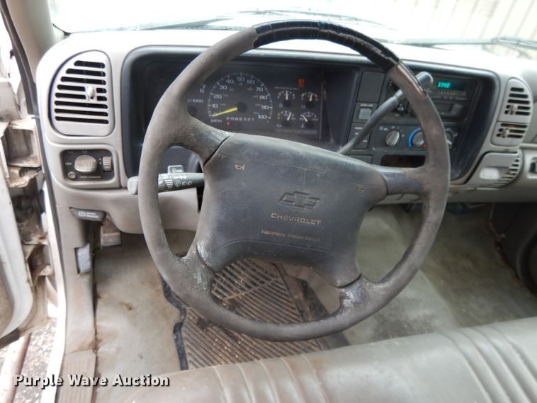 image for item DI8052 1997 Chevrolet Cheyenne 1500  flatbed pickup truck