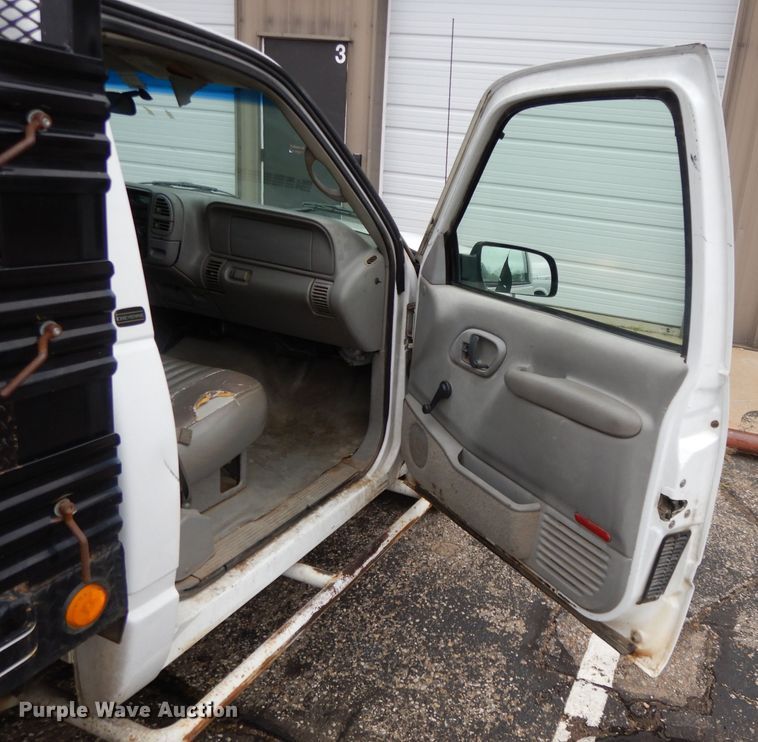 image for item DI8052 1997 Chevrolet Cheyenne 1500  flatbed pickup truck