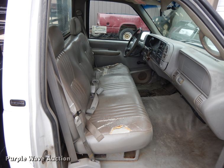 image for item DI8052 1997 Chevrolet Cheyenne 1500  flatbed pickup truck