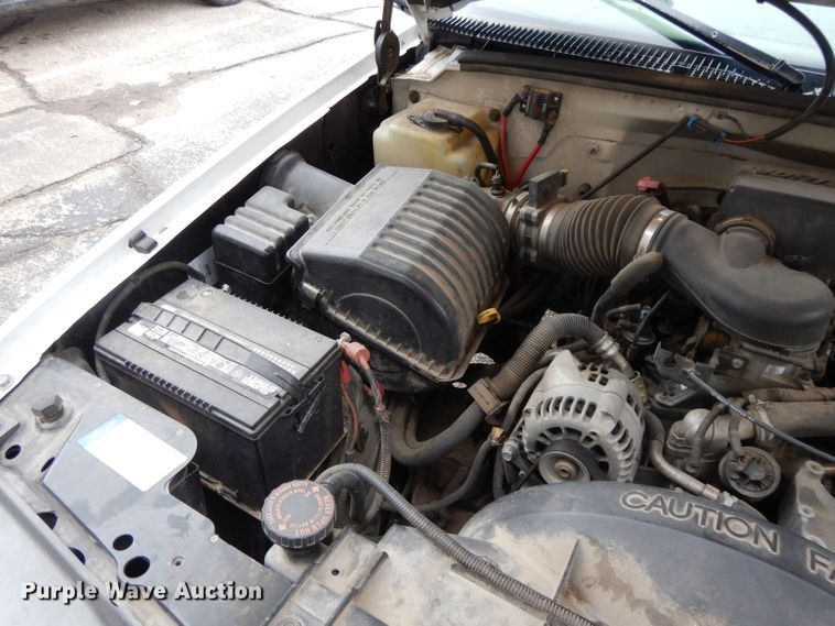 image for item DI8052 1997 Chevrolet Cheyenne 1500  flatbed pickup truck