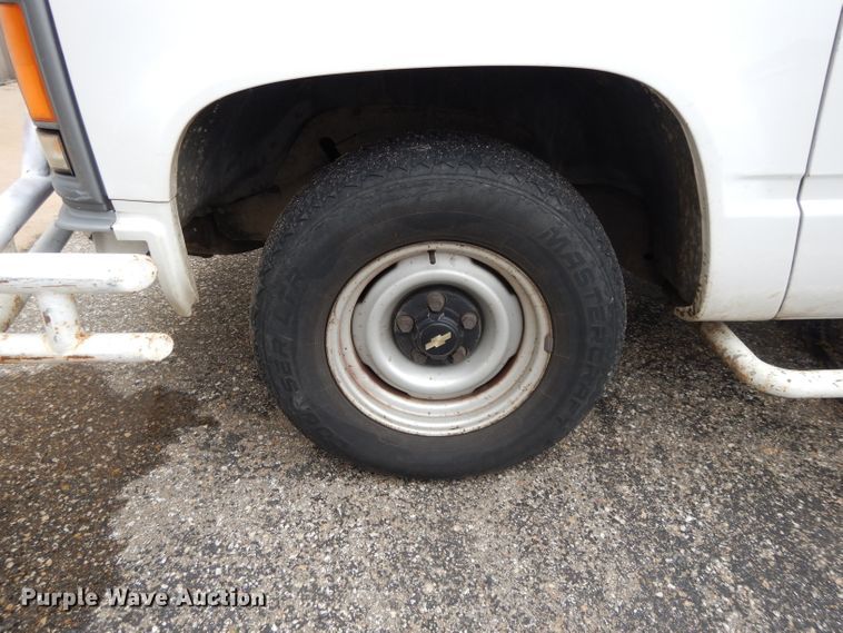 image for item DI8052 1997 Chevrolet Cheyenne 1500  flatbed pickup truck