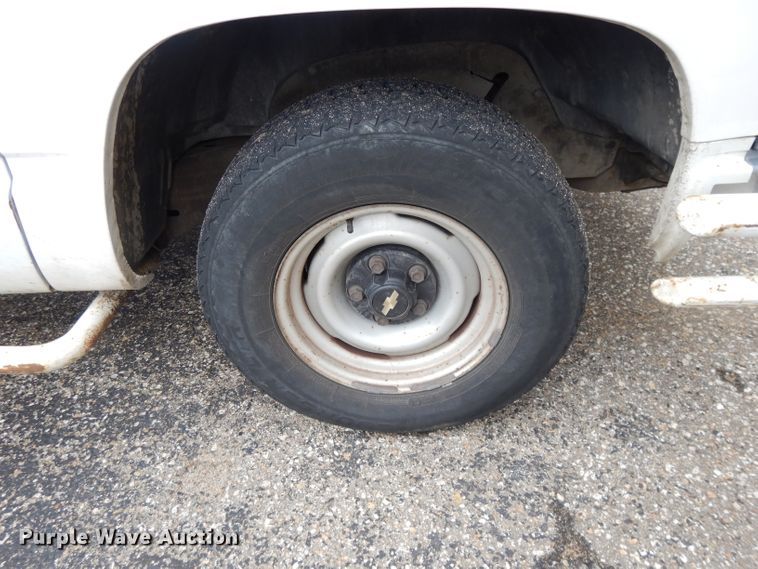 image for item DI8052 1997 Chevrolet Cheyenne 1500  flatbed pickup truck