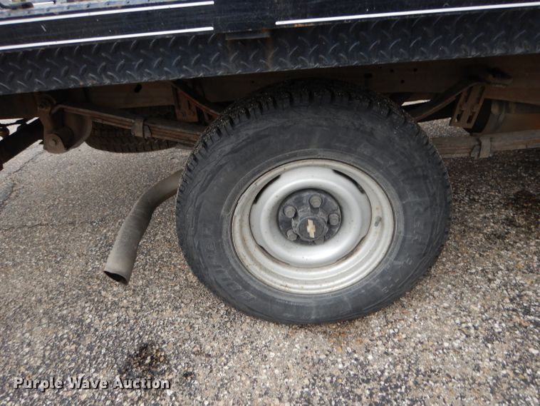 image for item DI8052 1997 Chevrolet Cheyenne 1500  flatbed pickup truck