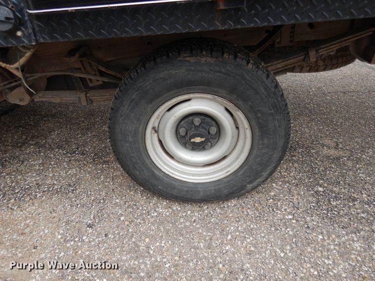 image for item DI8052 1997 Chevrolet Cheyenne 1500  flatbed pickup truck