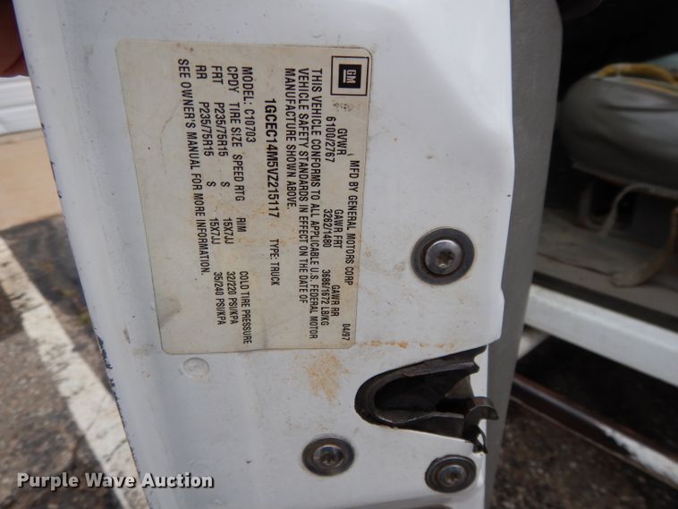 image for item DI8052 1997 Chevrolet Cheyenne 1500  flatbed pickup truck