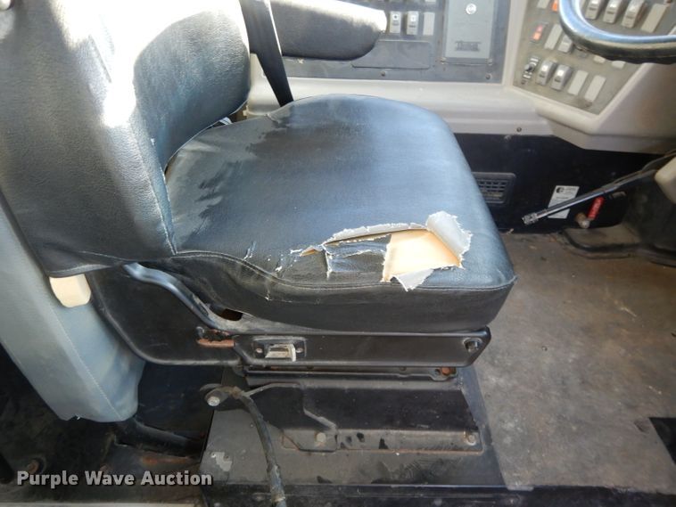 image for item DI8071 2003 Freightliner FS65  school bus