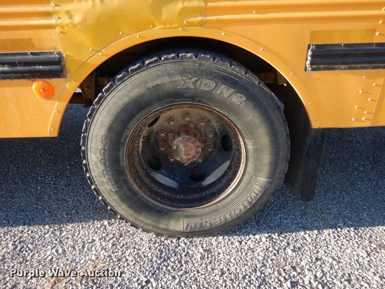 image for item DI8071 2003 Freightliner FS65  school bus