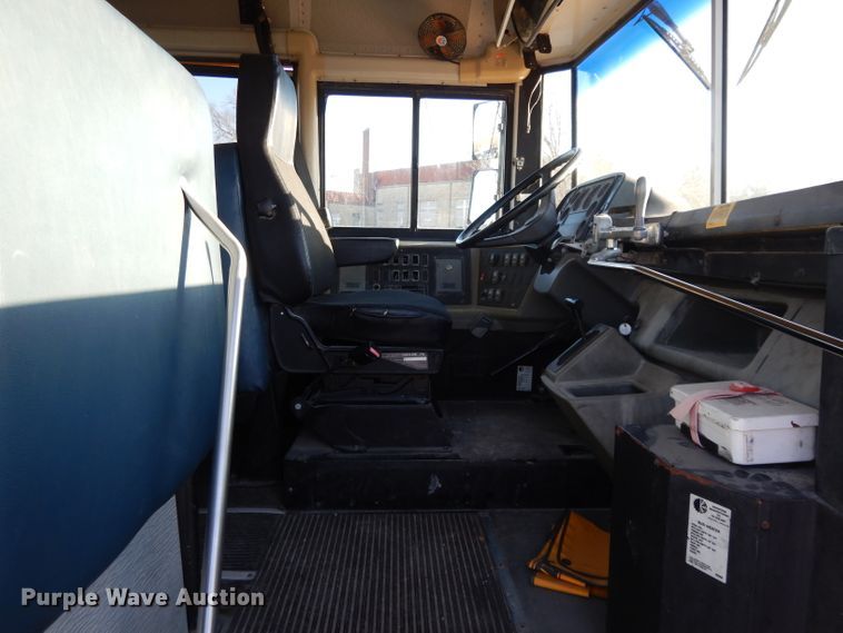 image for item DI8072 2001 Freightliner FS65  school bus