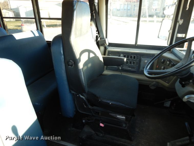 image for item DI8072 2001 Freightliner FS65  school bus