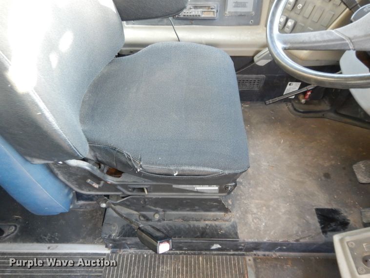 image for item DI8072 2001 Freightliner FS65  school bus