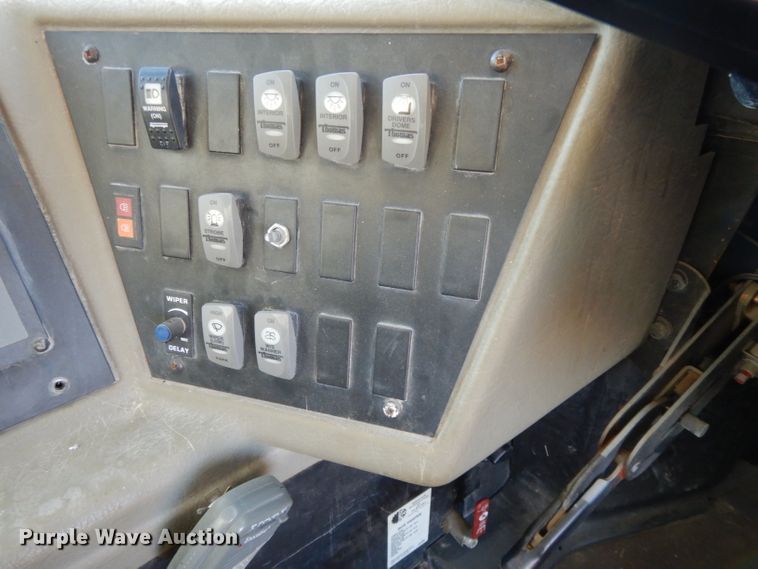 image for item DI8072 2001 Freightliner FS65  school bus