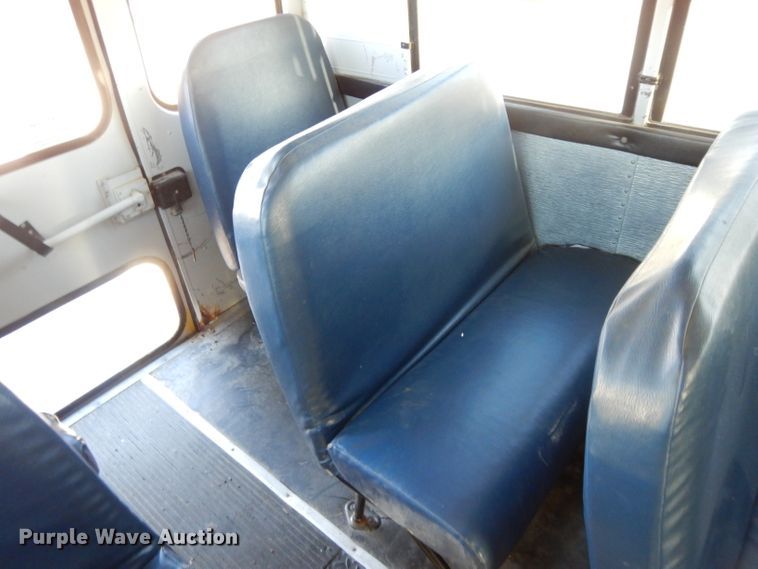 image for item DI8072 2001 Freightliner FS65  school bus