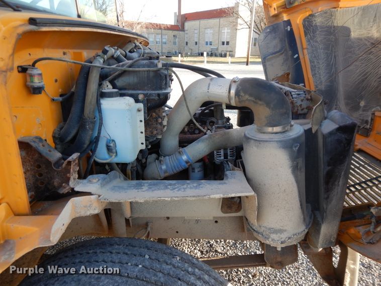 image for item DI8072 2001 Freightliner FS65  school bus