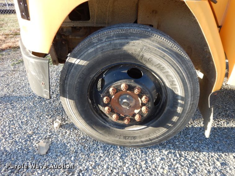 image for item DI8072 2001 Freightliner FS65  school bus