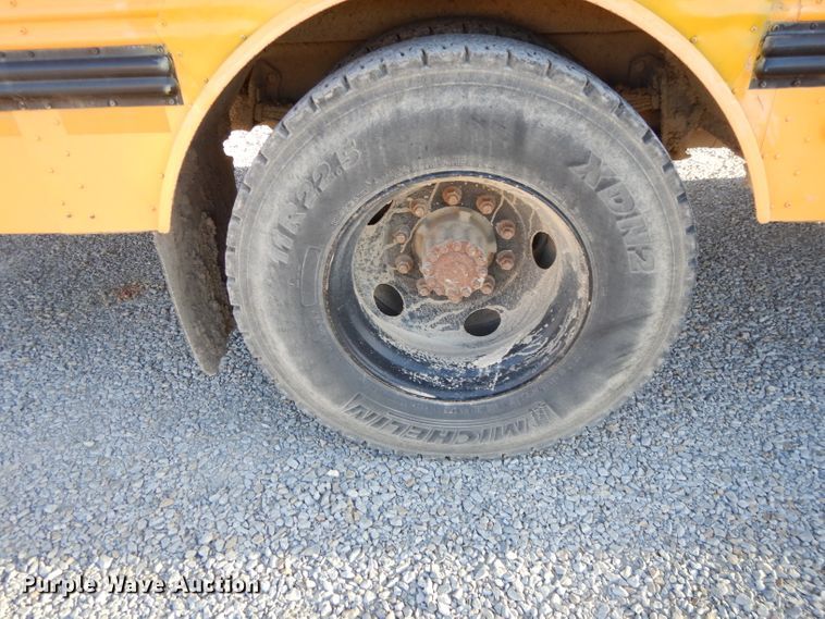 image for item DI8072 2001 Freightliner FS65  school bus
