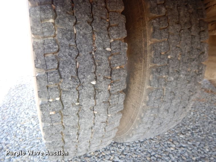 image for item DI8072 2001 Freightliner FS65  school bus