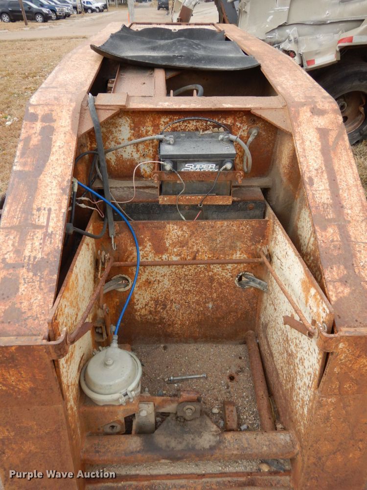 image for item DJ5786 1985 Trail King 1551-4100 lowboy equipment trailer