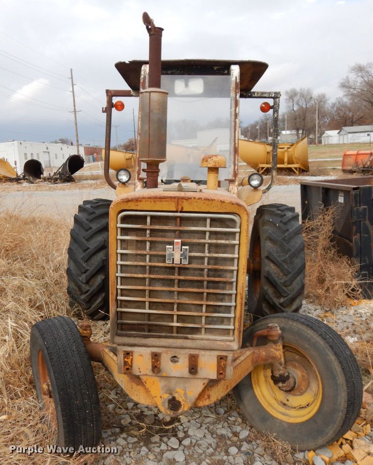image for item DJ5787 1970 International I2554  tractor