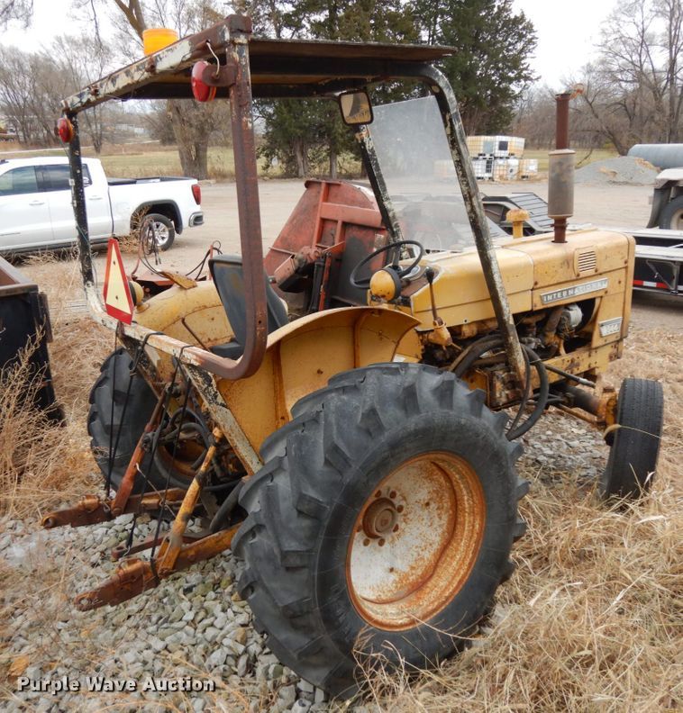 image for item DJ5787 1970 International I2554  tractor