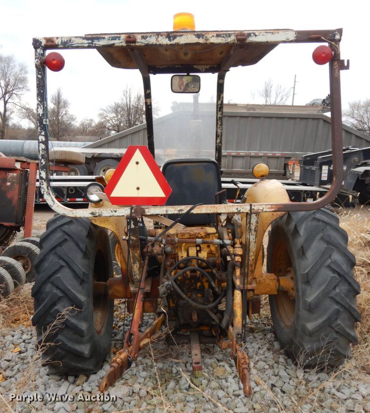 image for item DJ5787 1970 International I2554  tractor