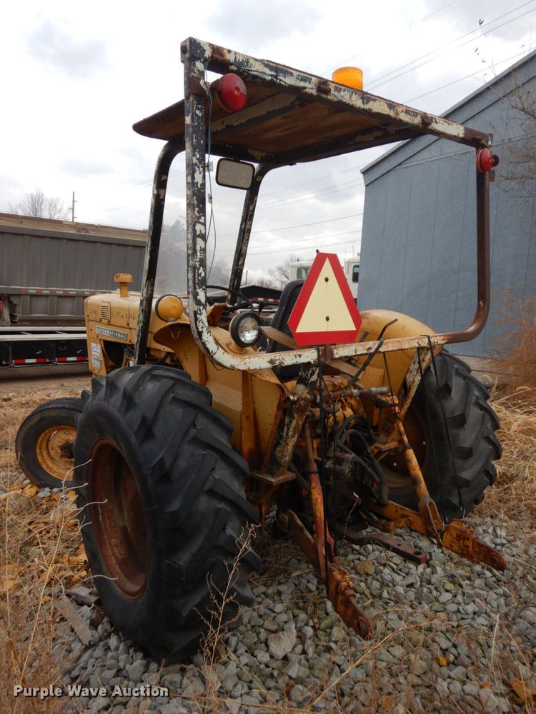 image for item DJ5787 1970 International I2554  tractor