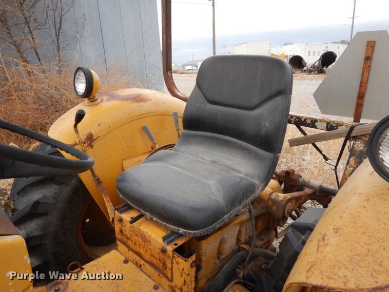 image for item DJ5787 1970 International I2554  tractor