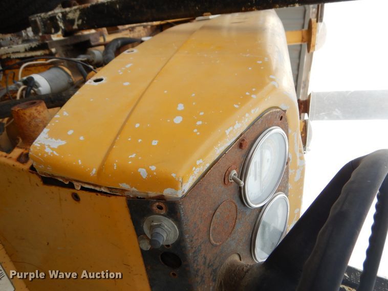 image for item DJ5787 1970 International I2554  tractor