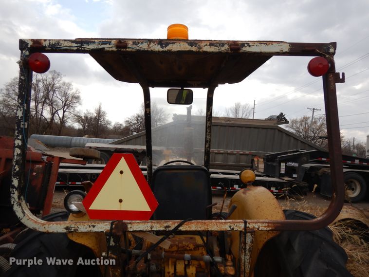 image for item DJ5787 1970 International I2554  tractor