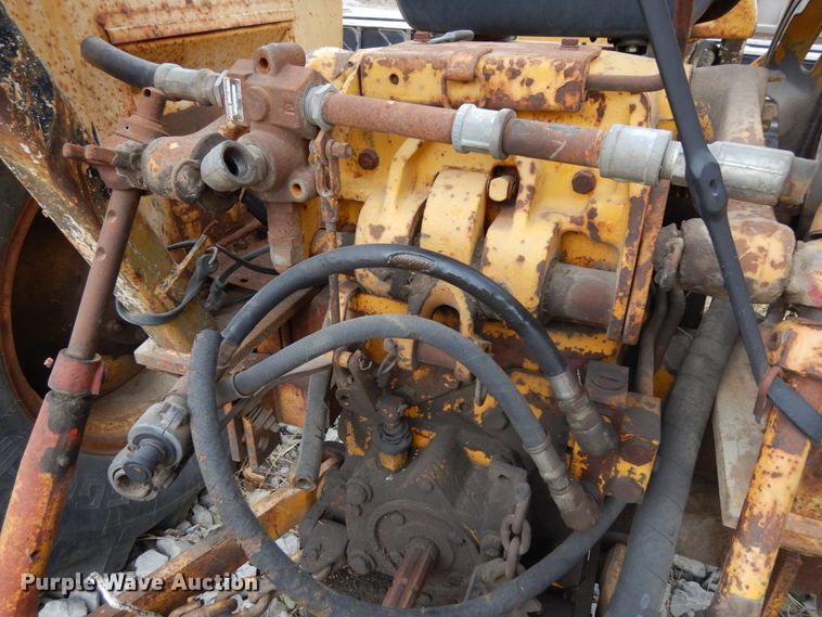 image for item DJ5787 1970 International I2554  tractor