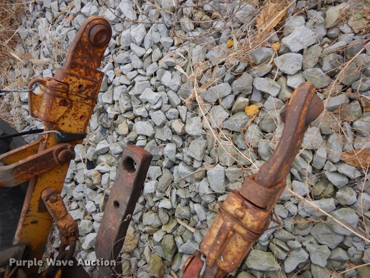 image for item DJ5787 1970 International I2554  tractor