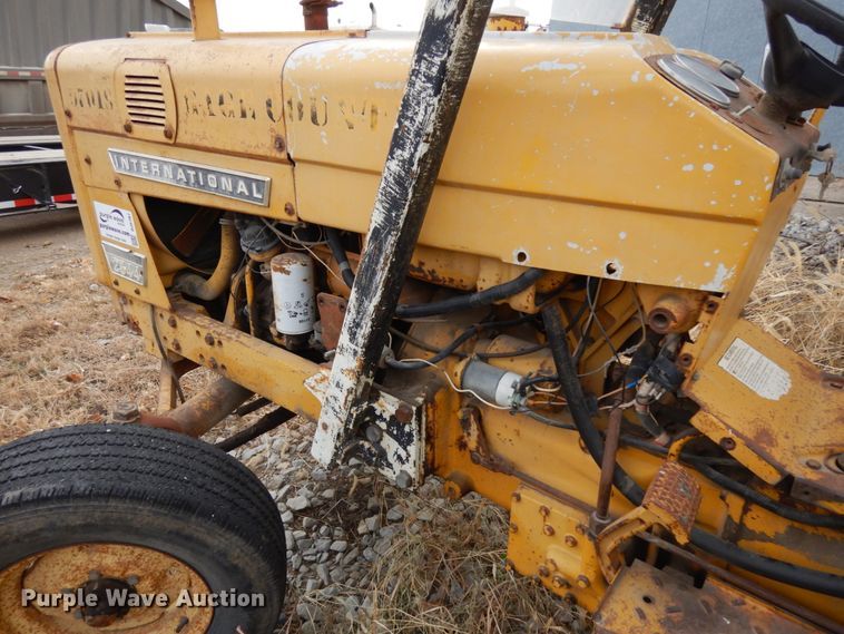 image for item DJ5787 1970 International I2554  tractor