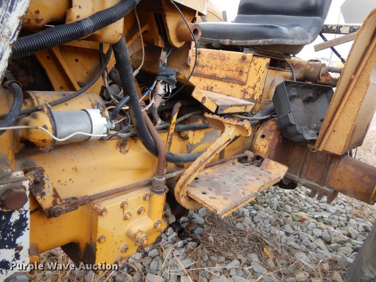 image for item DJ5787 1970 International I2554  tractor