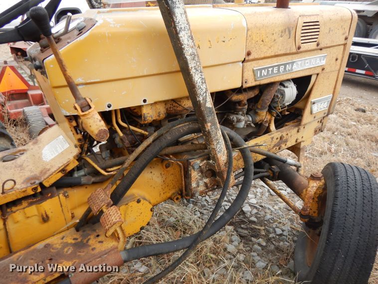 image for item DJ5787 1970 International I2554  tractor