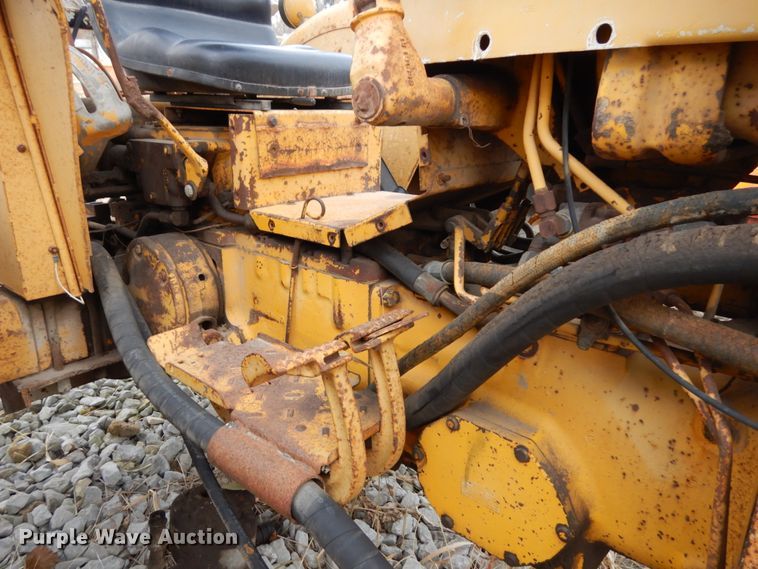 image for item DJ5787 1970 International I2554  tractor