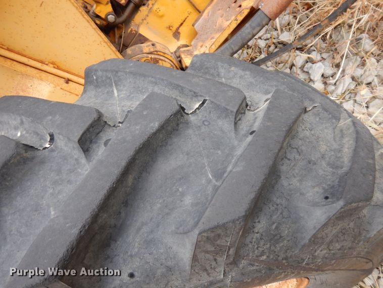 image for item DJ5787 1970 International I2554  tractor