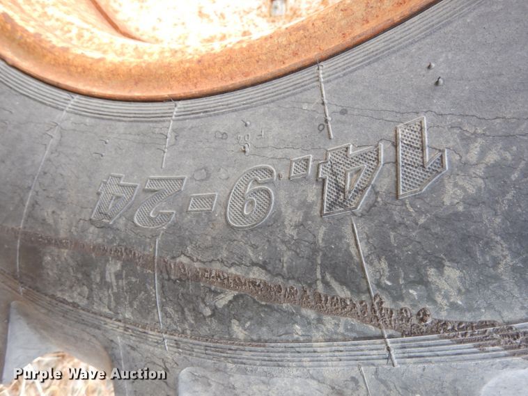 image for item DJ5787 1970 International I2554  tractor