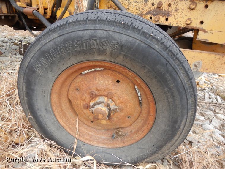 image for item DJ5787 1970 International I2554  tractor