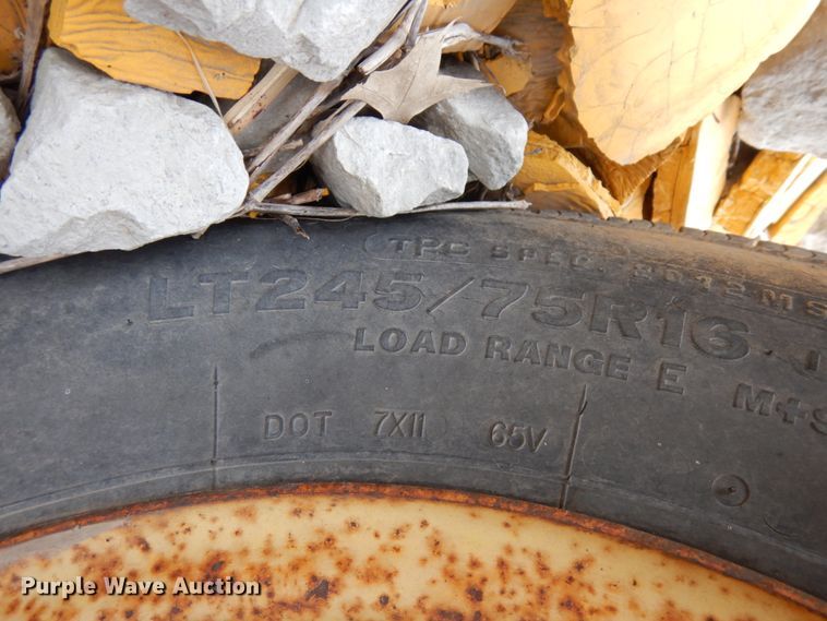 image for item DJ5787 1970 International I2554  tractor